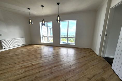 Photo of property in 14 Cessna Way, Newlands, Wellington, 6037