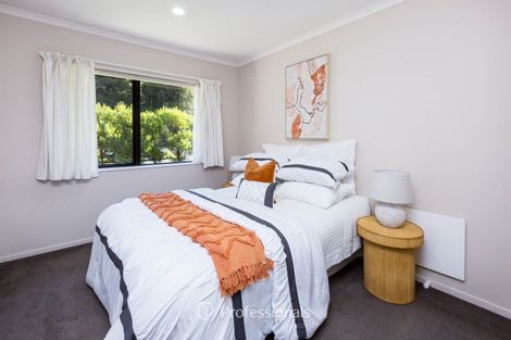 Photo of property in 17 Aragon Grove, Kingsley Heights, Upper Hutt, 5018