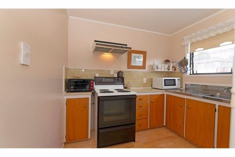 Photo of property in 53 Lavelle Road, Henderson, Auckland, 0612