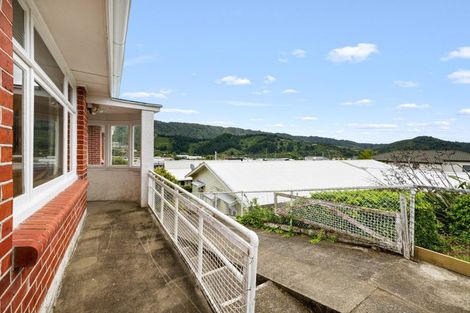 Photo of property in 15 Taranaki Street, Picton, 7220