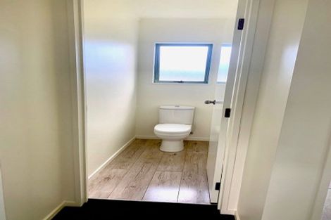 Photo of property in 30 Loughanure Place, Massey, Auckland, 0614