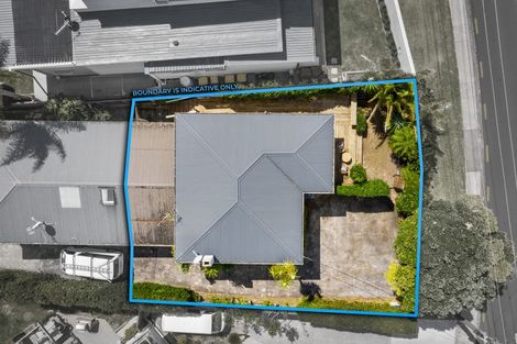 Photo of property in 1/50 Sylvan Avenue, Northcote, Auckland, 0627