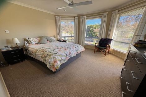 Photo of property in 6 Weka Place, Picton, 7220