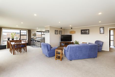 Photo of property in 7 Medallion Court, Kelvin Grove, Palmerston North, 4414