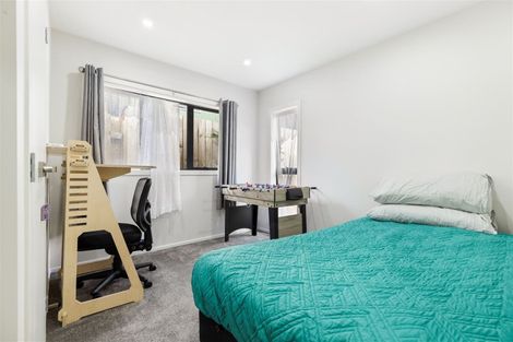 Photo of property in 8a Clearview Heights, Ranui, Auckland, 0612