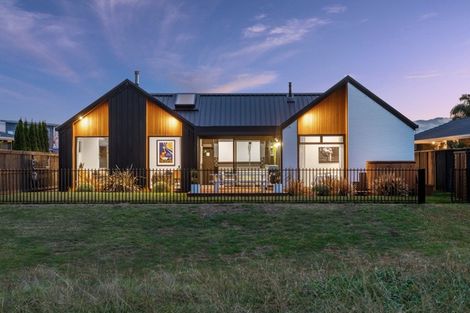 Photo of property in 28 Selliera Place, Papamoa Beach, Papamoa, 3118