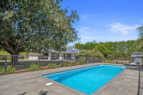 Photo of property in 230 Taupaki Road, Taupaki, Henderson, 0782