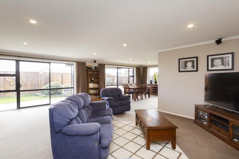 Photo of property in 7 Medallion Court, Kelvin Grove, Palmerston North, 4414