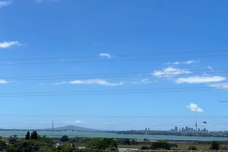 Photo of property in 3a Wakeling Avenue, Te Atatu South, Auckland, 0610