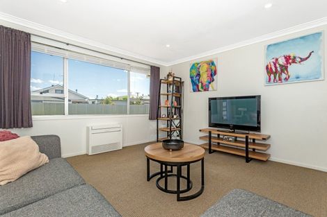 Photo of property in 2/10 Queens Road, Elgin, Gisborne, 4010