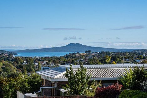 Photo of property in 41 Bradbury Road, Botany Downs, Auckland, 2010