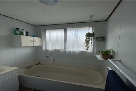 Photo of property in 2 Jumento Place, Unsworth Heights, Auckland, 0632