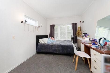 Photo of property in 64 Sylvan Crescent, Te Atatu South, Auckland, 0610