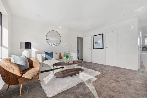 Photo of property in 1/27 Shanaway Rise, Hillcrest, Auckland, 0627