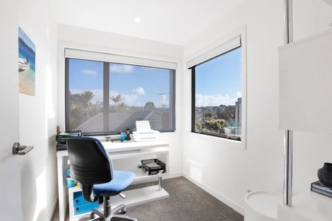 Photo of property in 1 Newhaven Terrace, Mairangi Bay, Auckland, 0630