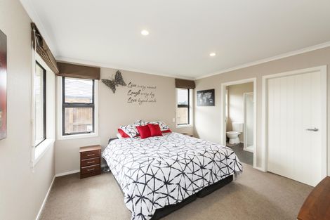 Photo of property in 7 Medallion Court, Kelvin Grove, Palmerston North, 4414