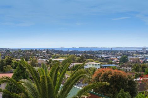 Photo of property in 1/52 Agincourt Street, Glenfield, Auckland, 0629