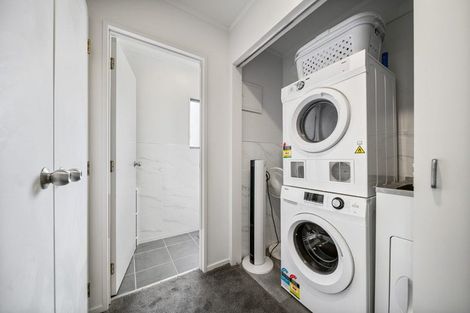 Photo of property in 2/109 Target Road, Totara Vale, Auckland, 0629