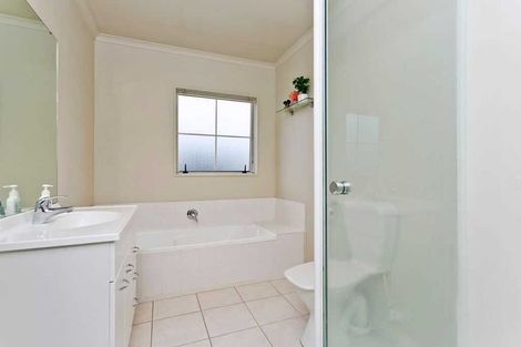 Photo of property in 9 Brashier Circle, Sunnyvale, Auckland, 0612