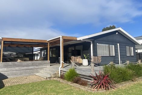 Photo of property in 12 Millen Place, Clarks Beach, 2122