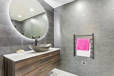 Photo of property in 21 Breenagh Place, Massey, Auckland, 0614