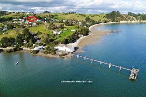 Photo of property in 29 Oxford Street, Whakapirau, Maungaturoto, 0583