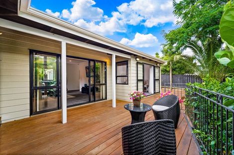 Photo of property in 10 Penguin Drive, Murrays Bay, Auckland, 0630