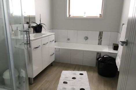 Photo of property in 18 Harding Drive, Papamoa Beach, Papamoa, 3118