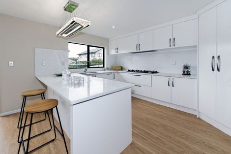 Photo of property in 421 West Coast Road, Glen Eden, Auckland, 0602