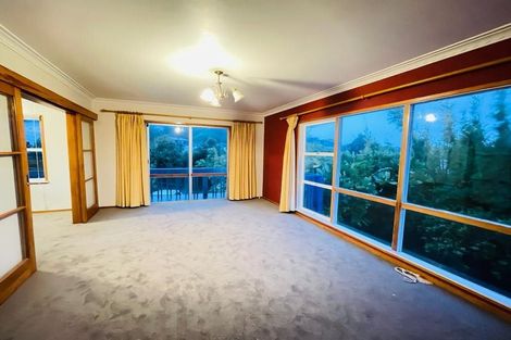 Photo of property in 1 Sovereign Place, Glenfield, Auckland, 0629