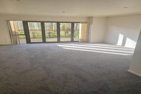 Photo of property in 3/102 Greenhithe Road, Greenhithe, Auckland, 0632