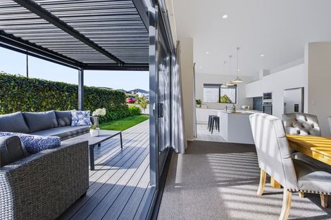 Photo of property in 5 Kotare Drive, Waiwhakaiho, New Plymouth, 4312