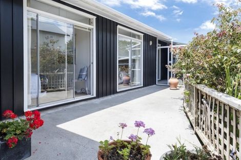 Photo of property in 72a Marine Parade, Mellons Bay, Auckland, 2014