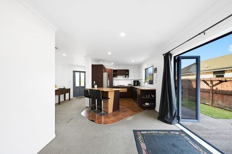 Photo of property in 50 Waiwherowhero Drive, St Andrews, Hamilton, 3200