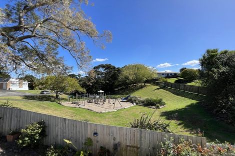 Photo of property in 19 Lancelot Place, Glenfield, Auckland, 0629