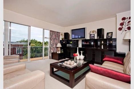 Photo of property in 1 Hume Drive, Hillcrest, Auckland, 0627