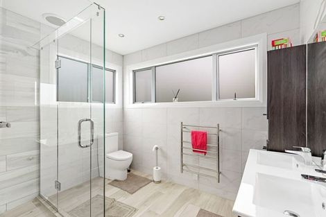 Photo of property in 53 Motu Road, Kumeu, 0891