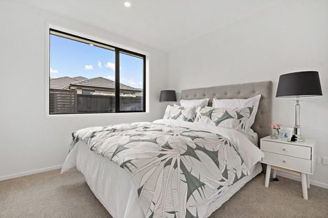 Photo of property in 78 Metoriti Crescent, Karaka, 2124