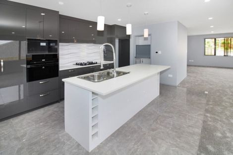 Photo of property in 2 Frederick Place, Whalers Gate, New Plymouth, 4310