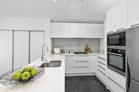 Photo of property in 26 Hawker Street, Mount Victoria, Wellington, 6011