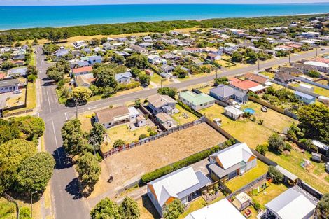 Photo of property in 19 Karewa Street, Castlecliff, Wanganui, 4501