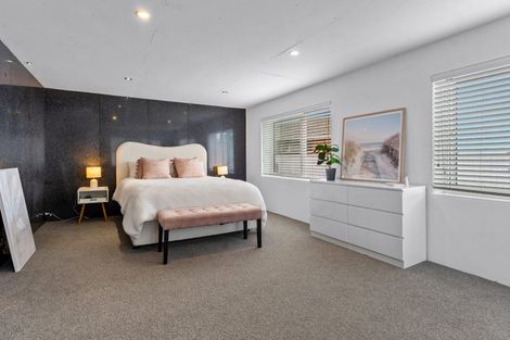 Photo of property in 2/85 Sylvan Avenue, Northcote, Auckland, 0627