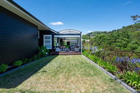 Photo of property in 1 Peregrine Place, Kinloch, Taupo, 3377
