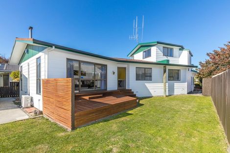 Photo of property in 33 Gilbass Avenue, Hamilton Lake, Hamilton, 3204