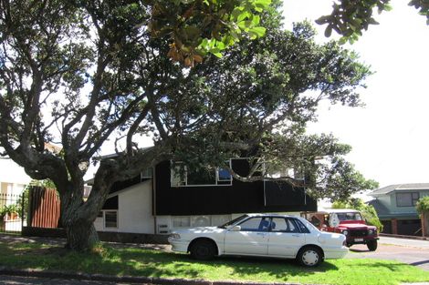 Photo of property in 2/104 Stanley Point Road, Stanley Point, Auckland, 0624