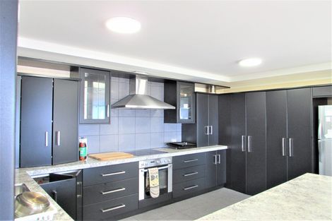 Photo of property in 38 Arahiwi Grove, Tirohanga, Lower Hutt, 5010