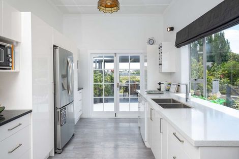 Photo of property in 104 Ferry Road, Clive, 4102