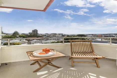 Photo of property in Winslow Apartments, 12/2 Ohiro Road, Aro Valley, Wellington, 6021