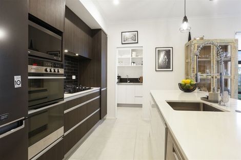 Photo of property in 21 Kukuwai Avenue, Red Beach, 0932