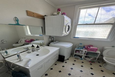 Photo of property in 37 Te Wharepouri Street, Berhampore, Wellington, 6023